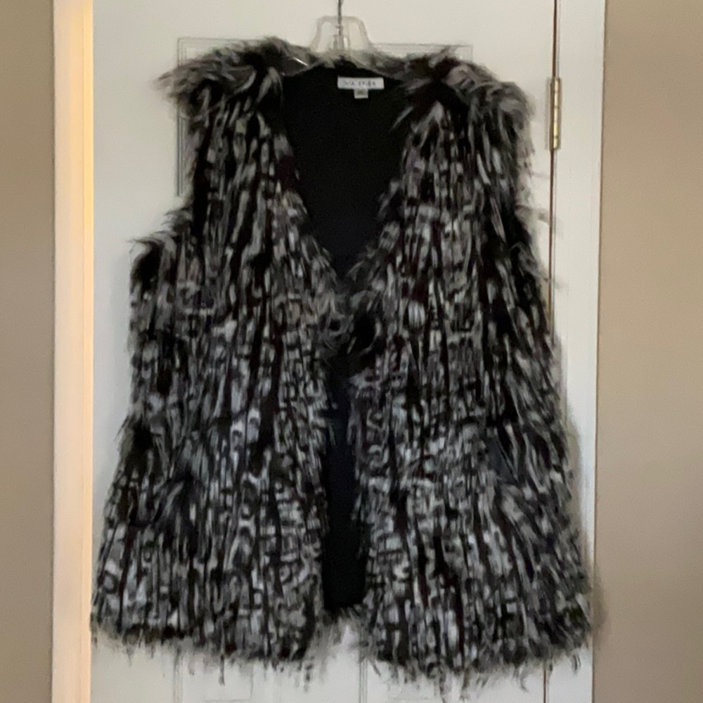 Black/white leopard fur vest with pockets